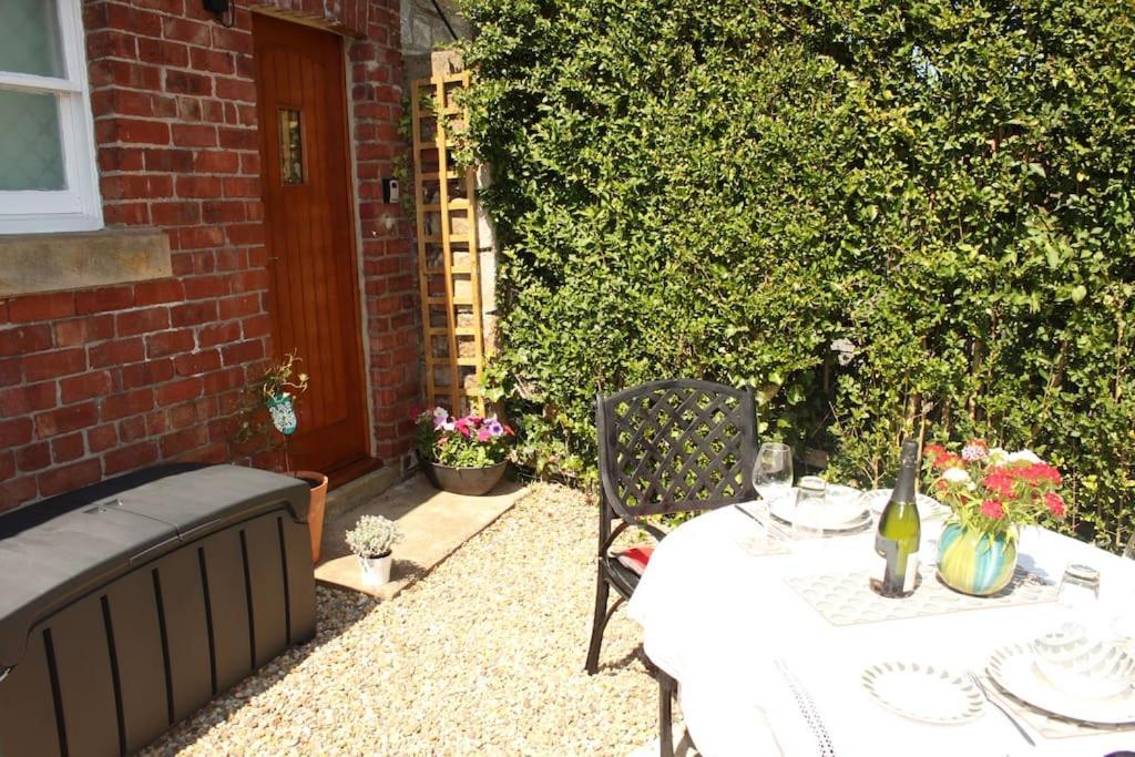 Hideaway Between Coast And Moors In A Beautiful Village Apartment Sleights Exterior photo